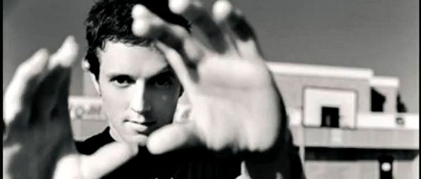 Ταξιδέψτε 93 χιλιάδες μίλια με τον Jason Mraz