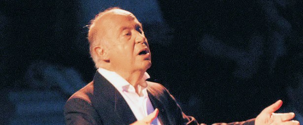 O Μίμης Πλέσσας μάγεψε την Κω 