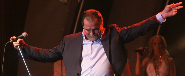 “Η αγάπη είναι θύελλα” το ντουέτο του Βασίλη Καρρά με την Πάολα!