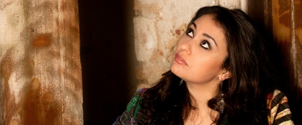 H Ντένια Κουρούση στο Εν Μοσχάτω κάθε Κυριακή