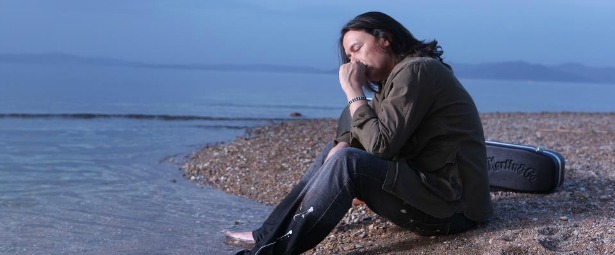 Δείτε το βίντεο που ετοίμασε ο Γιάννης Κότσιρας για το νέο του τραγούδι «Κάντε όλοι στη άκρη»