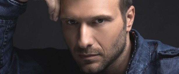 Ο Γιάννης Πλούταρχος επιστρέφει δυναμικά με δυο νέα τραγούδια