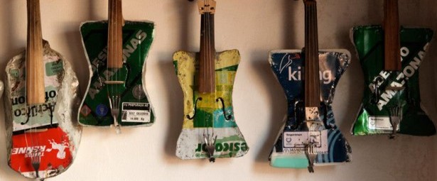 Μια μουσική ορχήστρα φτιαγμένη από... σκουπίδια!