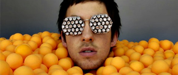 Ο Calvin Harris χρειάζεται...διακοπές