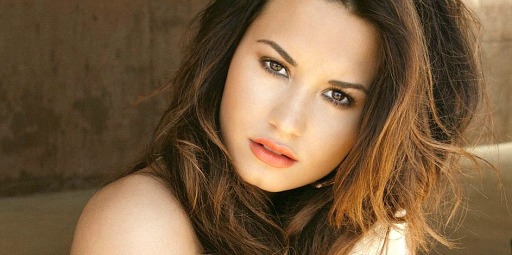 Δείτε τη Demi Lovato να διασκευάζει Mariah Carey