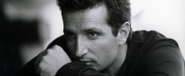 "Τι τα θέλεις"| Αυτό είναι το νέο single του Δημήτρη Μπάση!