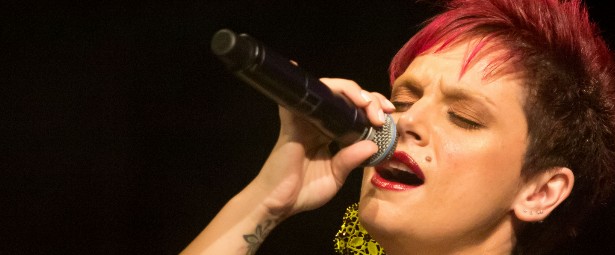 Ελεωνόρα Ζουγανέλη: “Η νέα μου δισκογραφική δουλειά θα μπορούσε να χαρακτηριστεί λαϊκή”