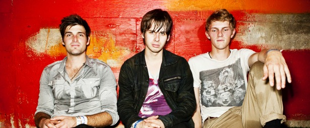 Αμερικάνικοι ραδιοφωνικοί σταθμοί σταματούν να παίζουν και τραγούδι των Foster the People