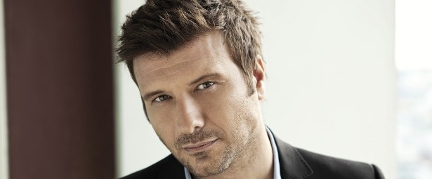 Ο Γιάννης Πλούταρχος μοίρασε την αγάπη του στο “Χωριό της Αγάπης” 