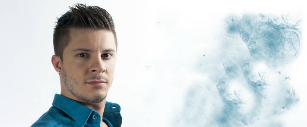 «Είσαι καμένο χαρτί» μας τραγουδάει ο Γιάννης Προύντζος!