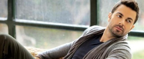 Νέο τραγούδι από τον Ηλία Βρεττό “Να μείνεις για πάντα”