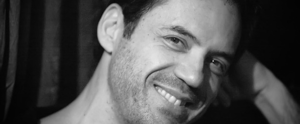 Ο Θάνος Καλλίρης στο Six Pistols κάθε Σάββατο!