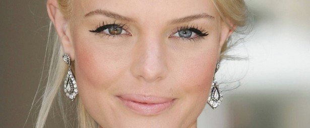 Η Kate Boseworth παίρνει το μικρόφωνο και διασκευάζει “Winter Wonderland”!