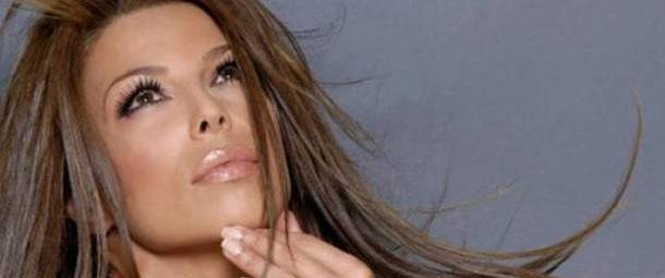 “Μια νύχτα γνωριστήκαμε” | Ακούστε το ολοκαίνουριο τραγούδι της Κέλλυς Κελεκίδου