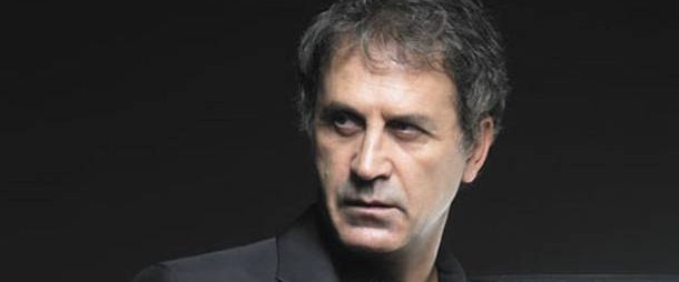 Ο Γιώργος Νταλάρας διαβάζει παραμύθια και χριστουγεννιάτικες ιστορίες