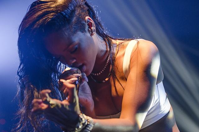 rihanna-tour (3)