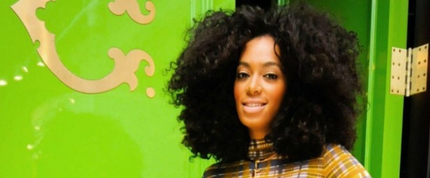 Δείτε την εξαιρετική εμφάνιση της Solange Knowles στην εκπομπή του Jimmy Fallon!