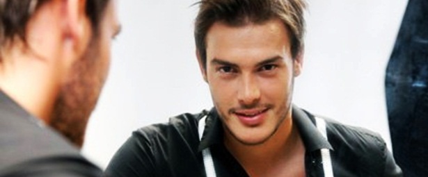 «Συγκεντρώσου»: Το νέο τραγούδι του Σάκη Αρσενίου!  