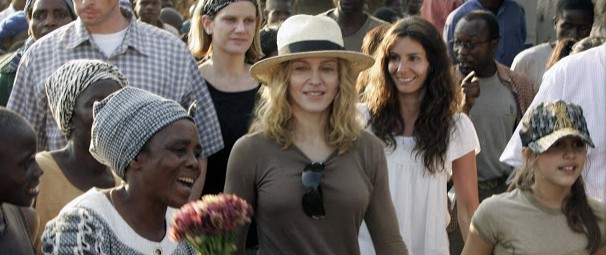 Madonna, φιλάνθρωπίες ή κινήσεις μαρκετιγκ;
