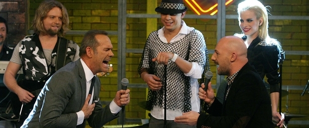 Νίκος Μουτσινάς και Πέτρος Κωστόπουλος διασκευάζουν Πασχάλη!