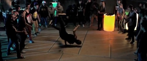 Dead Prezz: Γνωρίστε τη μουσικοχορευτική ομάδα break dance στο νέο τους τραγούδι "Είμαι στον κόσμο μου"