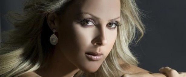 Δείτε το νέο video clip “Εκκρεμότητες” της Φανής Δρακοπούλου