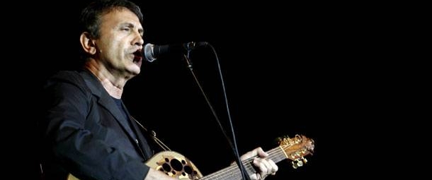  Γ.Νταλάρας: "Δεν τραγουδάω μεθυσμένος, όπως κάνουν κάποιοι συνάδελφοι στα μπουζούκια"!