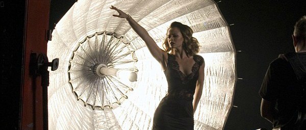 Η Kimberly Walsh των Girls Aloud μας παρουσιάζει το πρώτο της video clip!