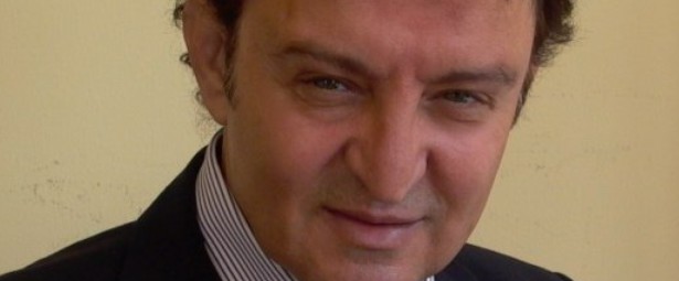 Ο Νίκος Νομικός διασκεδάζει και τραγουδάει στο πλευρό του Πάνου Κιάμου (video)