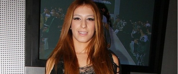 Χρονοντούλαπο: Η μικρή «Πόπη» τραγουδάει με το Γιώργο Νταλάρα