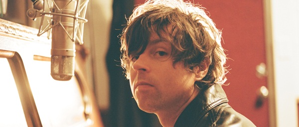 Ο Ryan Adams ερμηνεύει Iron Maiden