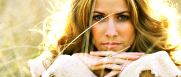 Ακούστε δύο νέα τραγούδια από την Sheryl Crow!