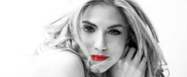 Γνωρίστε τη Σοφία Καζάκου και το πρώτο τραγούδι της!