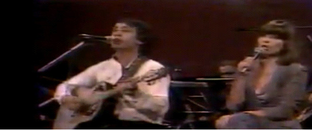 Χρονοντούλαπο : Γιώργος Νταλάρας και Κατερίνα Στανίση τραγουδούν αξέχαστα λαϊκά τραγούδια 30 χρονια πριν !