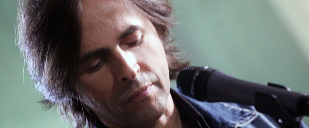 O Βασίλης Λέκκας ερμηνεύει Στέλιο Καζαντζίδη από τις 6/11 και κάθε Πέμπτη στο Γυάλινο Μουσικό Θέατρο