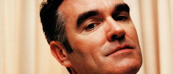 Ο Morrissey ζει και βασιλεύει!