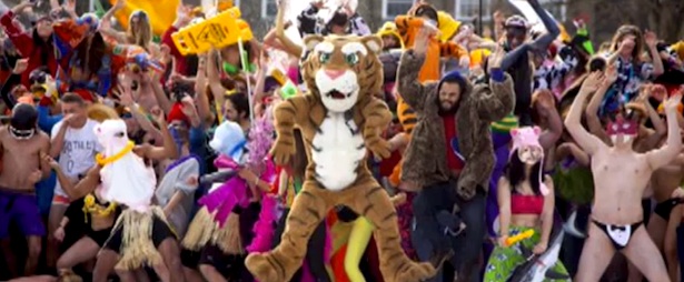 Άκου το ελληνικό Harlem Shake!