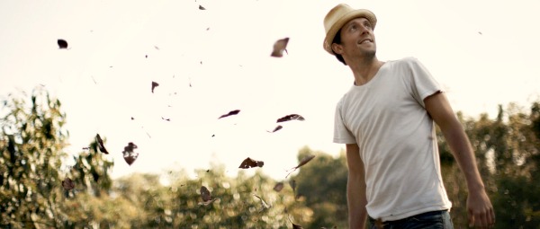 Ο Jason Mraz μας τραγουδά για την «γυναίκα που αγαπά»!