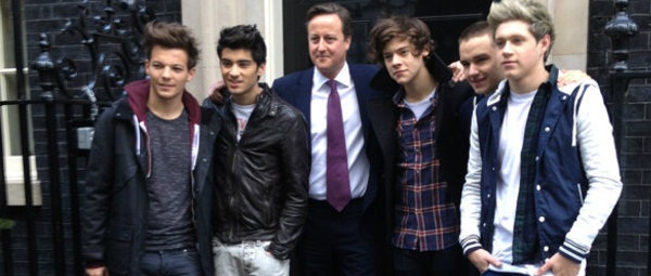 O David Cameron στο video clip των One Direction!