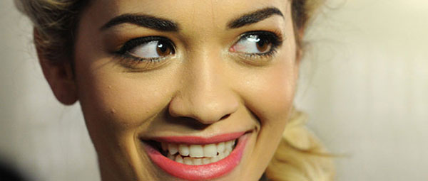 H Rita Ora τραγουδά σε εκπομπή της Αυστραλίας!