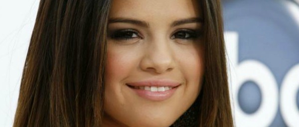 H Selena Gomez ανακοινώνει νέο single, “Come & Get It”