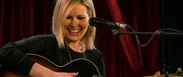 Ακούστε τις νέες επιτυχίες της Dido σε acoustic versions!