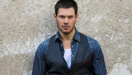 Ποιο είναι το καινούριο αστέρι της Platinum Records που τραγούδησε στο live της Αγγελικής Ηλιάδη την περασμένη Κυριακή;