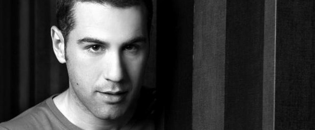 "Το Εγώ Να Γίνει Εμείς"| Ακούστε το νέο τραγούδι του Μιχάλη Εμιρλή!