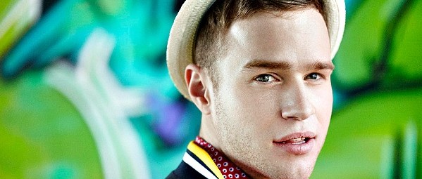 Tι έπαθε ο Olly Murs πάνω στη σκηνή; 