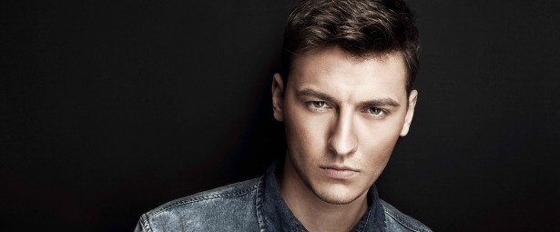 Ποιος προέτρεψε τον Πάρι να γίνει τραγουδιστής;