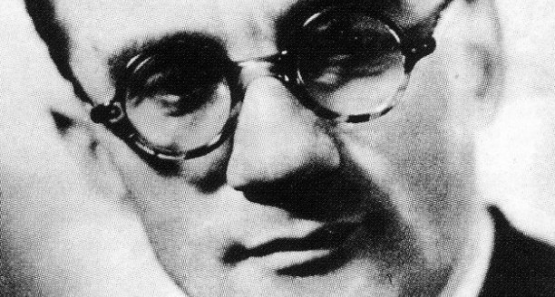 Βιογραφία | Νίκος Σκαλκώτας