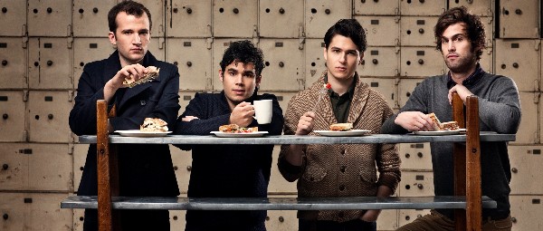Ακούστε δυο ολοκαίνουρια τραγούδια από τους Vampire Weekend