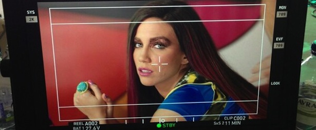 Γυρίζονται τα "Ψηλά Τακούνια" της Κ. Στικούδη | Δες φωτογραφίες