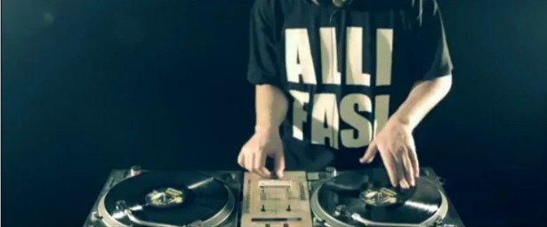 Τάκι Τσαν & Kebzer: Νέο video clip σε «Άλλη φάση»!